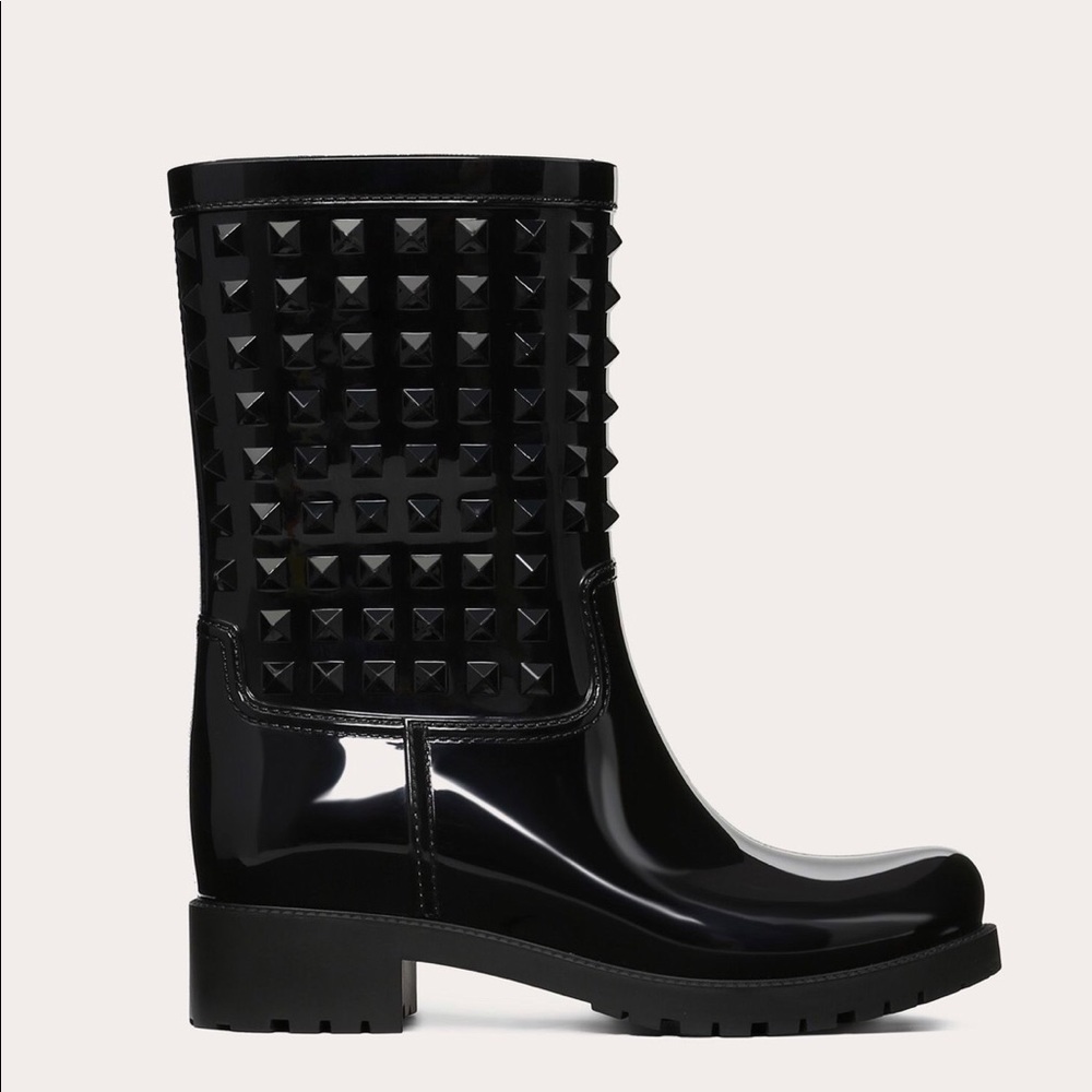🔥SOLD🔥 🤩 Valentino Garavani Stud Rain boots - Picture 1 of 8